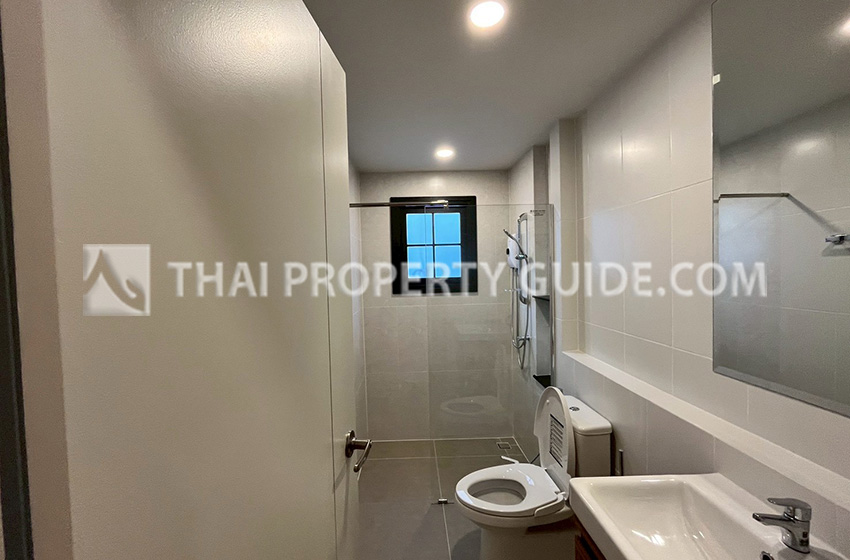 House with Shared Pool in Bangnatrad 